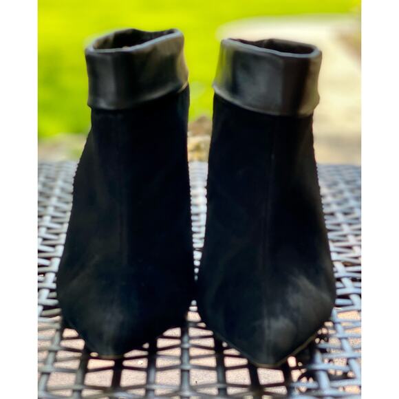 Calvin Klein Women’s Ankle Bootie Stiletto Gold Heel Sz 8.5 Black Suede Leather - Picture 2 of 10
